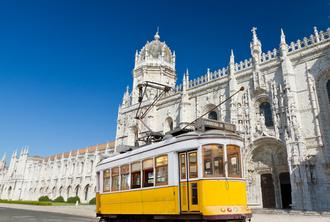 Tour Around Lisbon with Full day Hop-on Hop-off Ticket